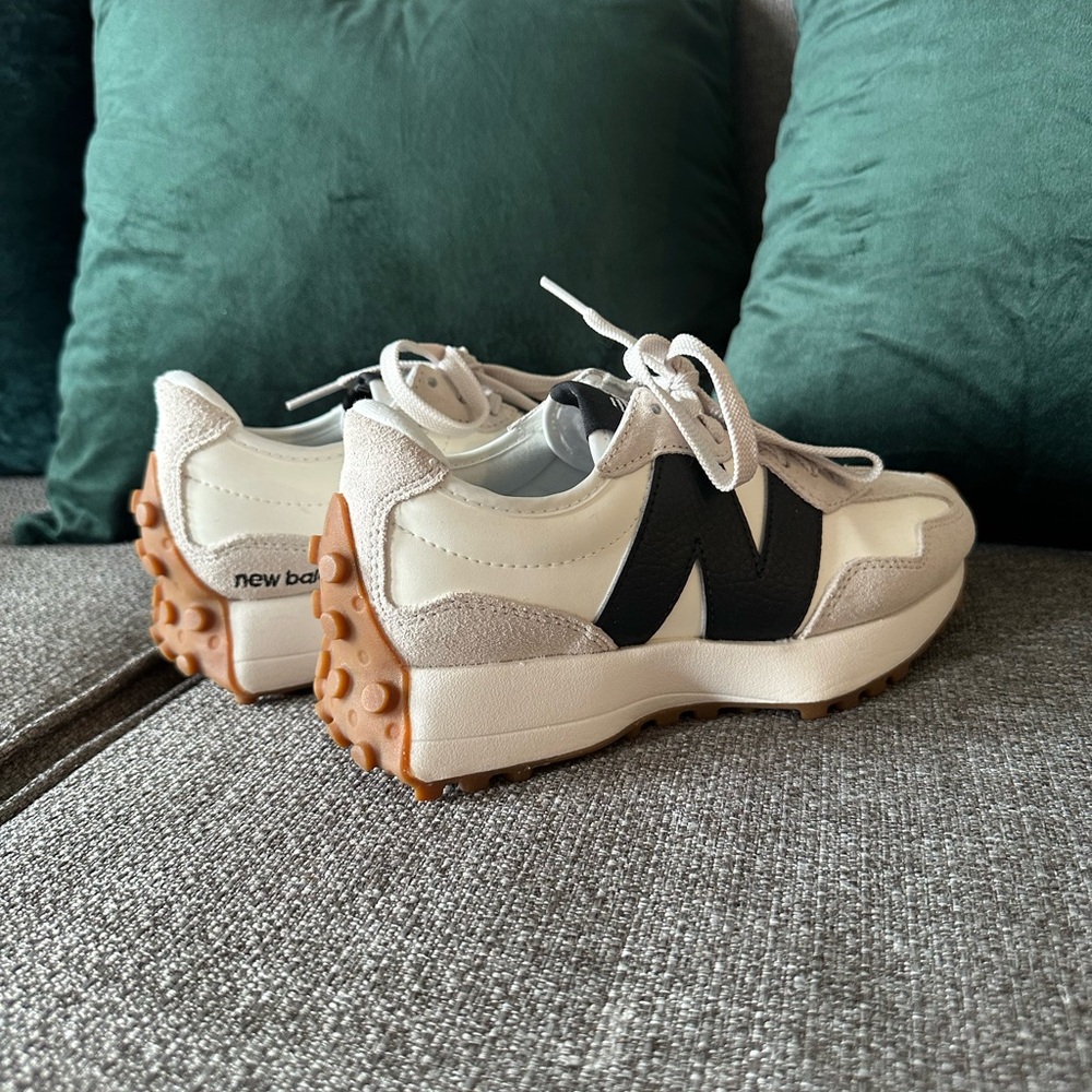 New Balance 327 “Moonbeam” Suede Sneakers *NWOT* - Picture 2 of 7